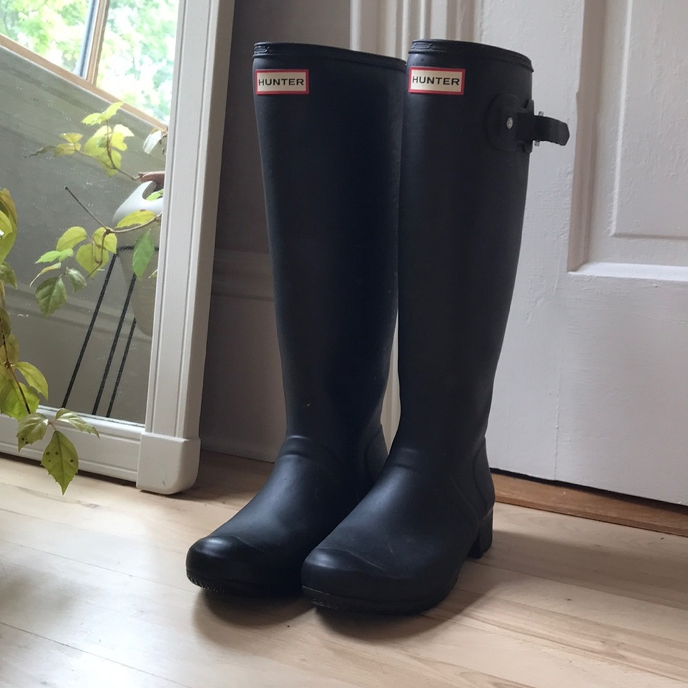 HUNTER Wellies Women’s ‘Original Tour’ Rain Boots in Matte Black